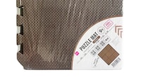 コスプレ好きな高校生→ダイソーのマットを使って作ったのは……「そうはならんやろ」　まさかの完成品に「訳が分からない」