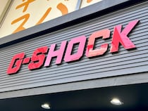 「他の時計をする気がなくなる」G-SHOCKの“オールブラック腕時計”が高評価　「ちらっと見ただけで確実に視認」「実物の方がカッコいい」「しかも軽い」