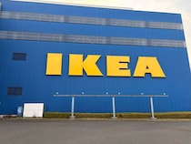 「スリムな形状で持ち運びしやすい」　IKEAの“199円ガラス水筒”が大好評　「飲み物もおいしく飲めて大満足」「ガラス製でかわいい」