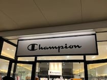 【画像】チャンピオンの“限定フリルTシャツ”