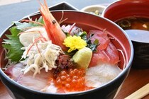 厳選された地魚を使った本格的な海鮮丼が堪能できるお店などを紹介！　石川県の「海鮮丼」の名店10選！