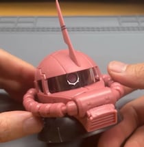 600円のカプセルトイ“シャアザク”を本気で改造すると……　驚がくの結果に大反響「商品化狙える」