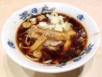 富山ブラックの元祖として知られる歴史ある老舗店などを紹介！　富山県の「醤油ラーメン」の名店10選！