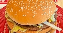 マクドナルドのセットメニューを盛り付けたのは……「最高のライフハック」　ディズニー好き歓喜の“まさかの光景”に「この考えはなかった」「天才」