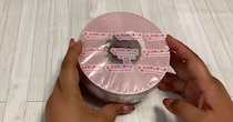 ピンクのスズランテープ→かぎ針でザクザク編んでいくと……　夏っぽい“お出かけアイテム”に「一目惚れ」「孫に編もうと思います」
