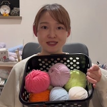 孫がおばあちゃんのため、5カ月半かけてブランケットを編んだら……　大感激の完成品に「もらい泣きしちゃった」「最高傑作ですね」