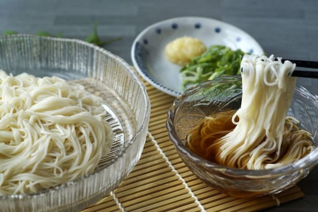 「リピート購入」「これかけたら大体美味しくなる」 関東在住者が選ぶ“めんつゆ”1位に絶賛の声 「文句なしでおすすめ」「そうめんにはこれ」