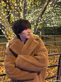 「22歳男性と思えないセンス」　道枝駿佑が“58万円の人気コート”を私服着用し話題　「VERYも25ansも出れる」