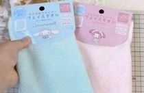 ダイソーで買ったサンリオタオル→パタンと折りたたんで、縫うと……「すごい！」　5分でできる“便利グッズ”に「作りましたぁ！」