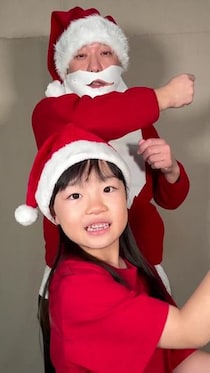 仲良し親子が「SPY×FAMILY」コスプレに挑戦したら……？　“劇的変身ショー”に海外からも称賛の声「とてもステキ！」