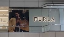 「やっと買えた！」　フルラの“二つ折り財布”が大好評　「色もデザインもとても可愛い」「コンパクトで軽くて、収納力もあります」