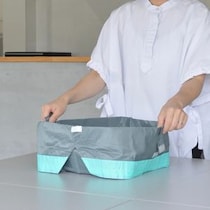 「開いた瞬間、自立するだと……？」　買い物後のモタモタを救う“新感覚エコバッグ”が話題　ピザも食品パックもすっぽり入って「もう他には戻れない」「セルフレジが好きになりました」