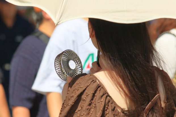 「暑い日も快適」「夏の必需品」 冷たさが持続する“ネックリング”が大人気 「家族の分も追加購入したい」「冷たすぎず快適なひんやり感」「結露しにくい」