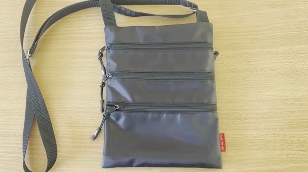 “少ない持ち物で暮らす”おひとりさまアラフィフ女性の普段使いバッグと中身、身軽な荷物に「すごくスッキリ」「この薄さ絶妙ですね！」