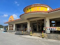 「10種類集まる日も」　“パイナップルの天国”な道の駅がすごすぎる！「贅沢カットパインを堪能」「裏手のビーチは穴場すぎて教えたくない」【実地レポート】