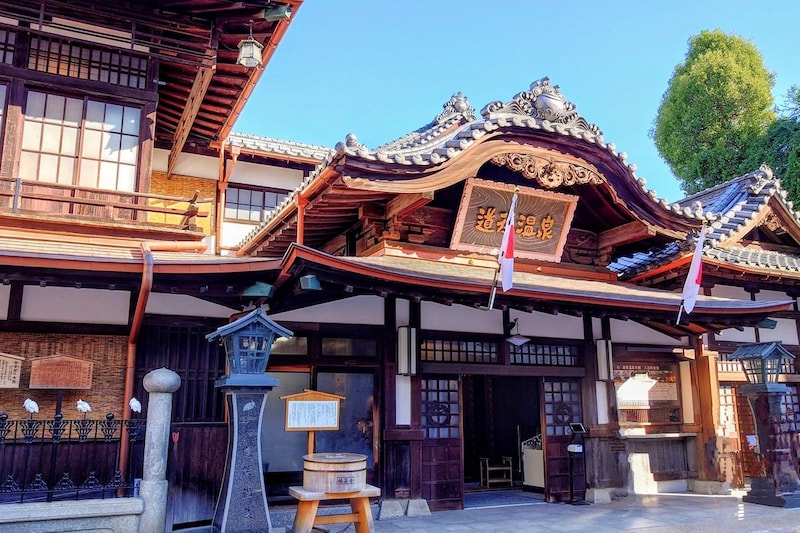 【男性に聞いた】買ってきてほしい「道後温泉のお土産」ランキング！　2位は「六時屋タルト（六時屋）」、1位は？