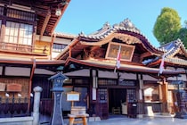 【男性に聞いた】買ってきてほしい「道後温泉のお土産」ランキング！　2位は「六時屋タルト（六時屋）」、1位は？