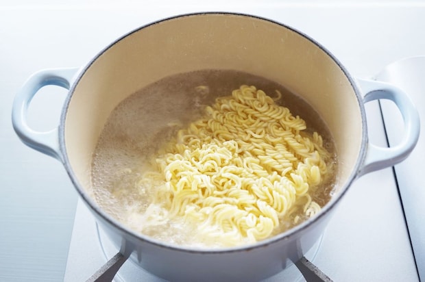 【北海道・東北在住者に聞いた】推しの「袋麺シリーズ」ランキング! 2位は「マルちゃん正麺」、1位は?