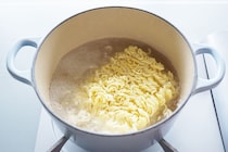【北海道・東北在住者に聞いた】推しの「袋麺シリーズ」ランキング！　2位は「マルちゃん正麺」、1位は？