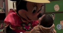 1歳娘が初めて1人でミニーとグリーティング→まさかの対応に……「泣ける」「嫌なこと全部吹っ飛んだ！」