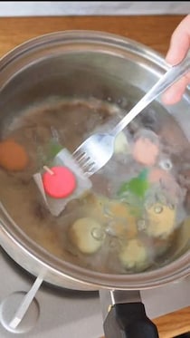 その発想はなかった！　「スイカゲーム」をフルーツポンチで再現→リアルスイカの“まさかの使い方”が天才的