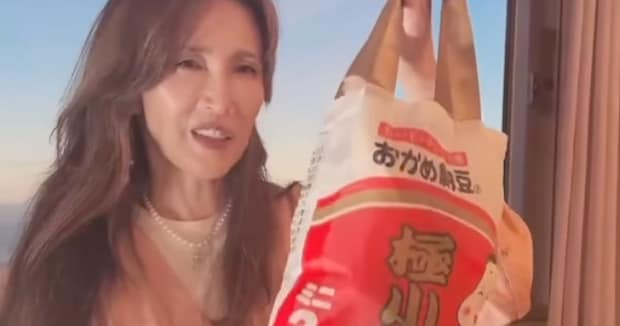 工藤静香、「おかめ納豆バッグ」を開けると……　驚きの中身に「えっ～」「どこで買ったんですか？」「びっくりしました!!」