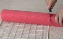 100均のワイヤーネットに棒状のスポンジをくっつけると……　夏休み時間にぴったりなアイテム完成に「天才ですか！」「やりたーい！」