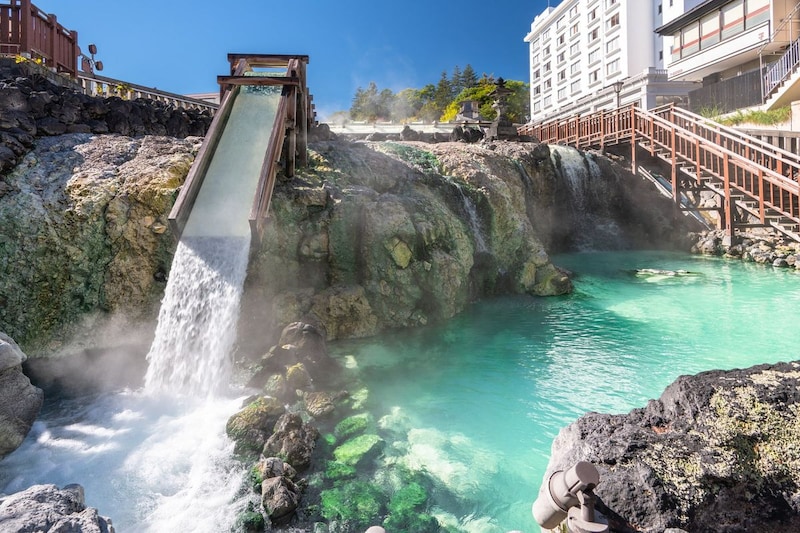 【関西地方在住者に聞いた】買ってきてほしい「草津温泉のお土産」ランキング！　2位は「抹茶ティラミス『どらてぃら』（草津菓匠 清月堂）」、1位は？