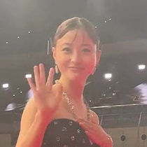 「外れてるのかと思ったw」橋本環奈が着用した“まさかの服”にネット騒然「後ろどうなってんの？」「不思議すぎる」