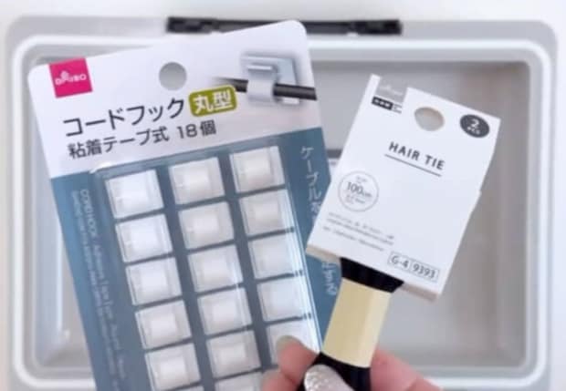ダイソーのフックをクーラーボックスに付けるだけで……　マネしたくなるアイデアに「これから役立ちそう～」「これは天才すぎ!!」