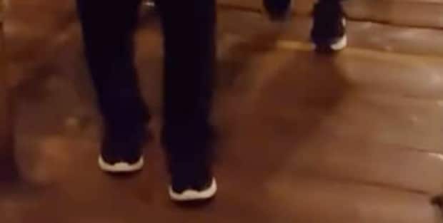 結婚40年、一度もデートしていない祖父母→孫がディズニーへ連れて行くと……　2人の姿に「やばい号泣してしまった」