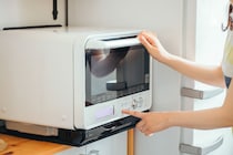 「これ無しの生活には戻れないかも」　電子レンジで“焼き目がつく本格調理器”が好評　「フライパンを使わなくなりました」「一人暮らしに革命」の声