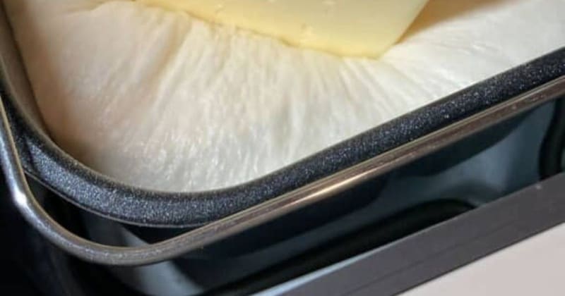 パン生地にバター“丸ごと1本”入れたら……　二度見する完成品に「すげぇジュワジュワ」「肉汁のよう」「美味しいに決まってる」