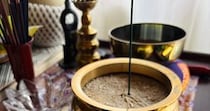 【画像】セーラームーンの線香を見る