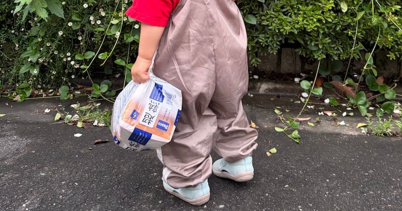 保育士に「将来カーリーヘアになる」と言われた1歳娘→「大人になったときの予想がつかない」姿に反響　「ほんとに天使だわぁ」