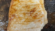 夕飯に焼いた豚肉→「似てる！」　分かる人には分かる光景に「もうそれにしか見えない」「笑いましたw」