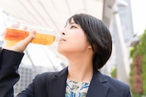 リピートしている「ペットボトルの麦茶」ランキング！　2位は「やかんの麦茶（コカ・コーラ）」、1位は？