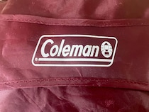 「もう5代目。手放せない」「ポケットがいっぱい」　Coleman（コールマン）の“保冷ポケット付きショルダーバッグ”が大人気　「濡れた折りたたみ傘も入れられる」「最高に使いやすい」
