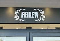 「ずっと欲しくて再販でゲット」　フェイラーの“ポシェットショルダー”が大好評　「スマホと鍵と現金を入れてます」「一目惚れです」