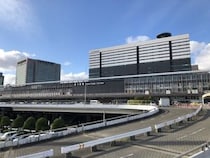「見つけるとつい買っちゃう」新大阪駅で買える“海鮮が絶品な駅弁”→開けたら……　「トロトロとプチプチが最高」「海の幸がぎっしりで大満足」と高評価