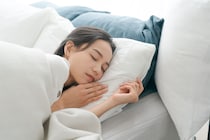 「寝苦しい夜も快眠できました」　“シルク＆冷感枕カバー”が2000円台で残暑に大活躍　「とてもひんやり気持ちいい」「髪にも優しくて満足」