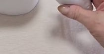 トイレットペーパーの芯を取って、ハンカチで包むだけで……　目からウロコのアイデアに反響「なーるほどナイス」「良い案ですね」