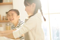 潜在的な里親候補者は100万世帯！なぜ、里親・養子縁組制度が日本に普及しないのか？