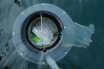 海洋ごみ対策となる海のごみ箱「Seabin」。経済的メリットなしでも普及に挑む理由