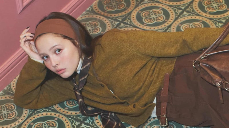 【ダサ可愛い】が今季のトレンド♡ おしゃれ上級者な「制服アレンジ」を3つご紹介!