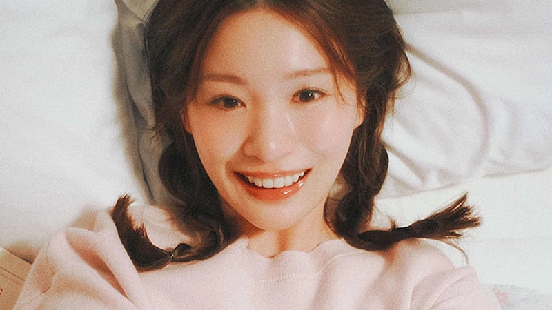 推し活フォトも映え確実♡ キャッチーな【ピンクロゴニット】着回しコーデ4選