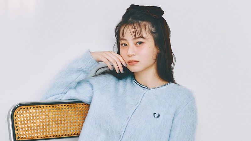 秋の定番を可愛く新調♡ 制服っぽさマシマシな「ラインニット」特集