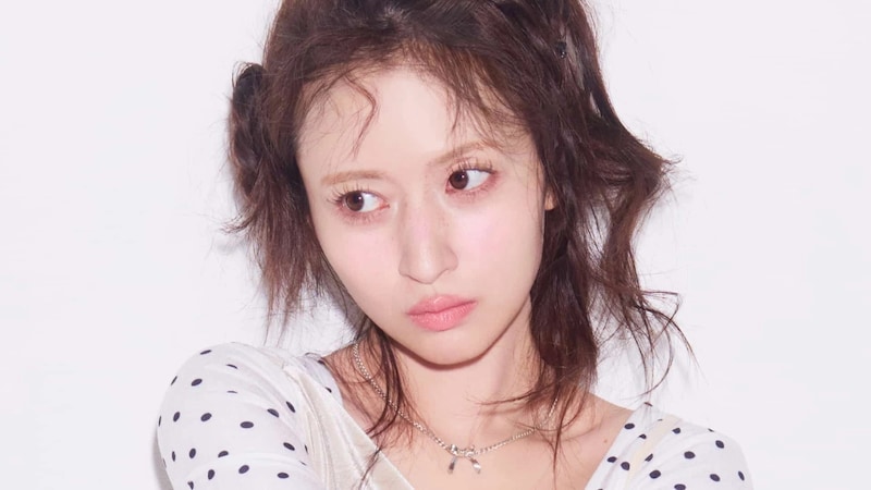 ベロアやサテンのレイヤードでトレンド感を♡【金川紗耶】が着こなす「ぷりかわコーデ」特集