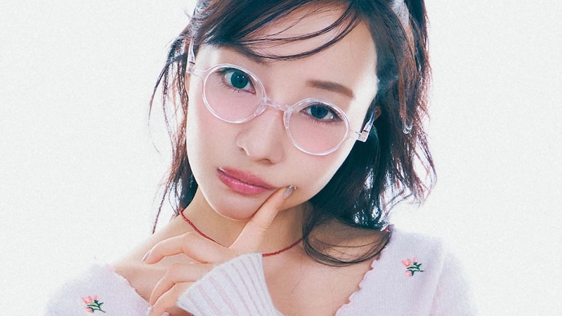 ころんと丸いフレームがおかわ♡ 四角顔さんにおすすめの「クリア丸メガネ」特集