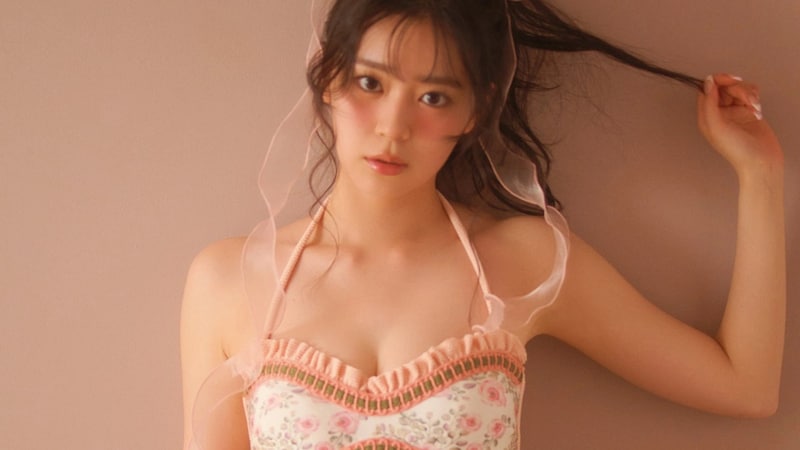 まわりと差がつく!【超ときめき♡宣伝部・坂井仁香】がまとう「変化球素材水着」4選